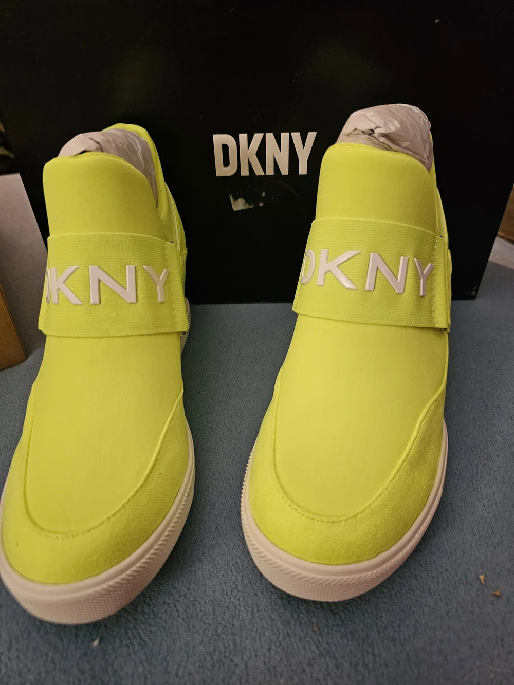 DKNY Neon Lime Slip-On High-Top Sneakers with Logo Strap NWOT - Picture 2 of 6